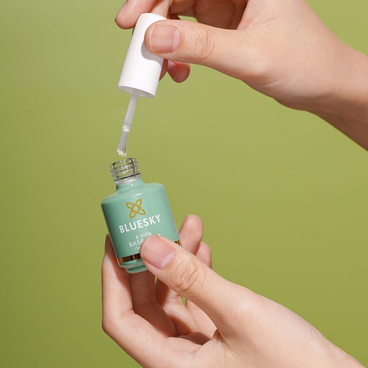 E-VITA BASE COAT – RICH IN VITAMIN E – NEEDS LAMP