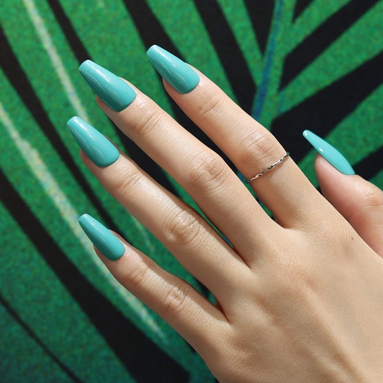 AZURE WATER WITH LIGHT GLITTER - SEASONAL